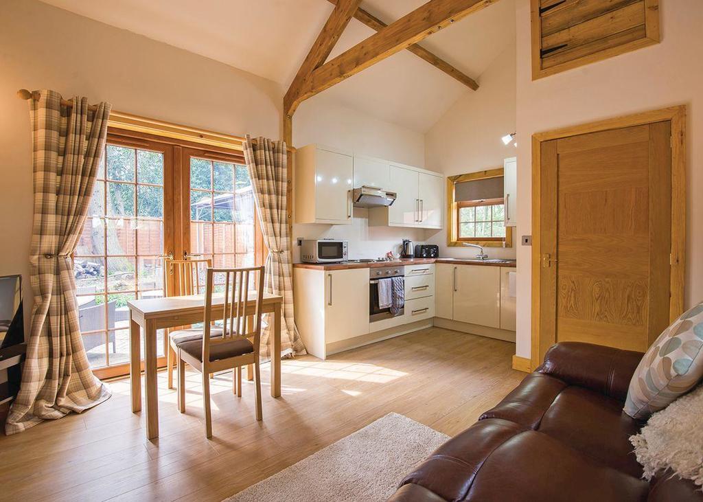 Redbrick Lodges Clipstone エクステリア 写真