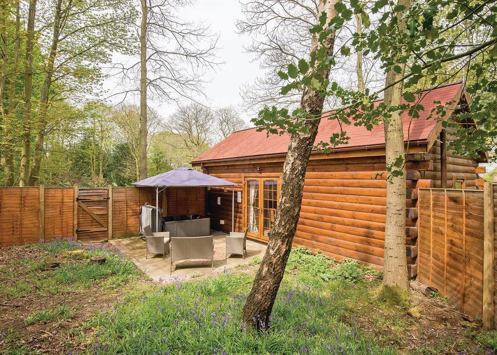 Redbrick Lodges Clipstone エクステリア 写真