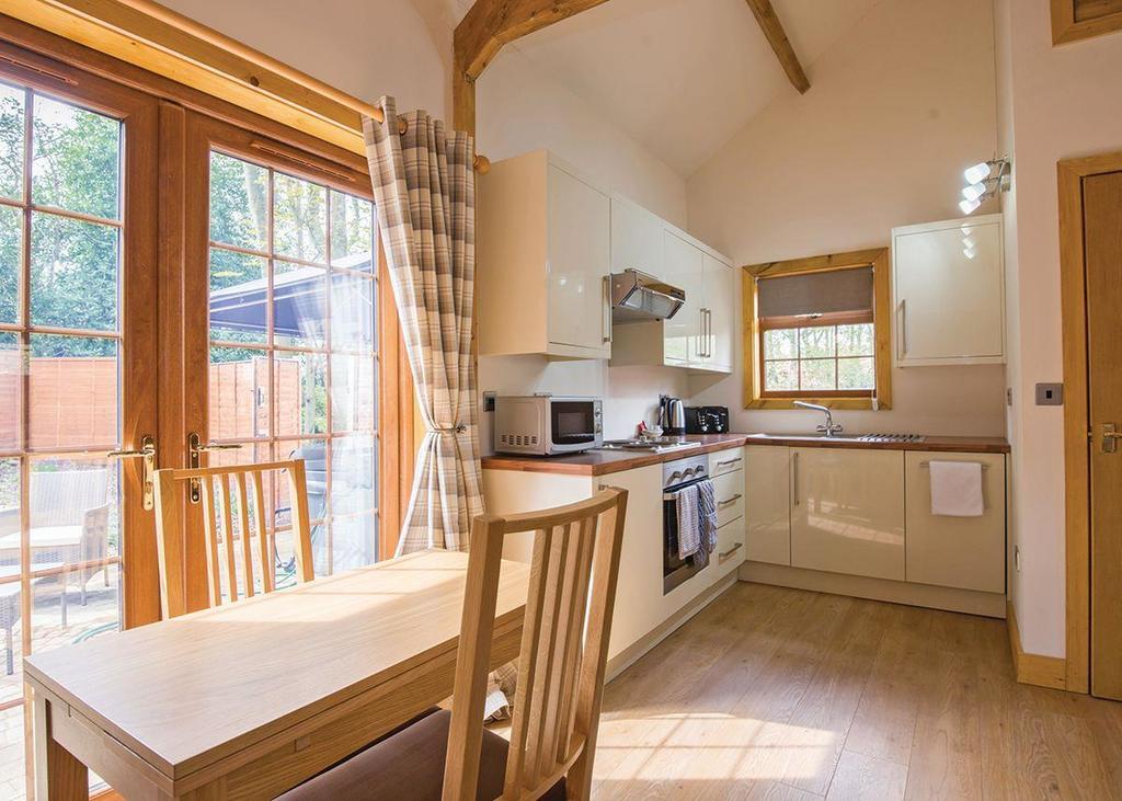 Redbrick Lodges Clipstone エクステリア 写真