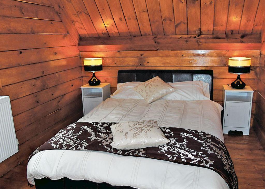 Redbrick Lodges Clipstone エクステリア 写真