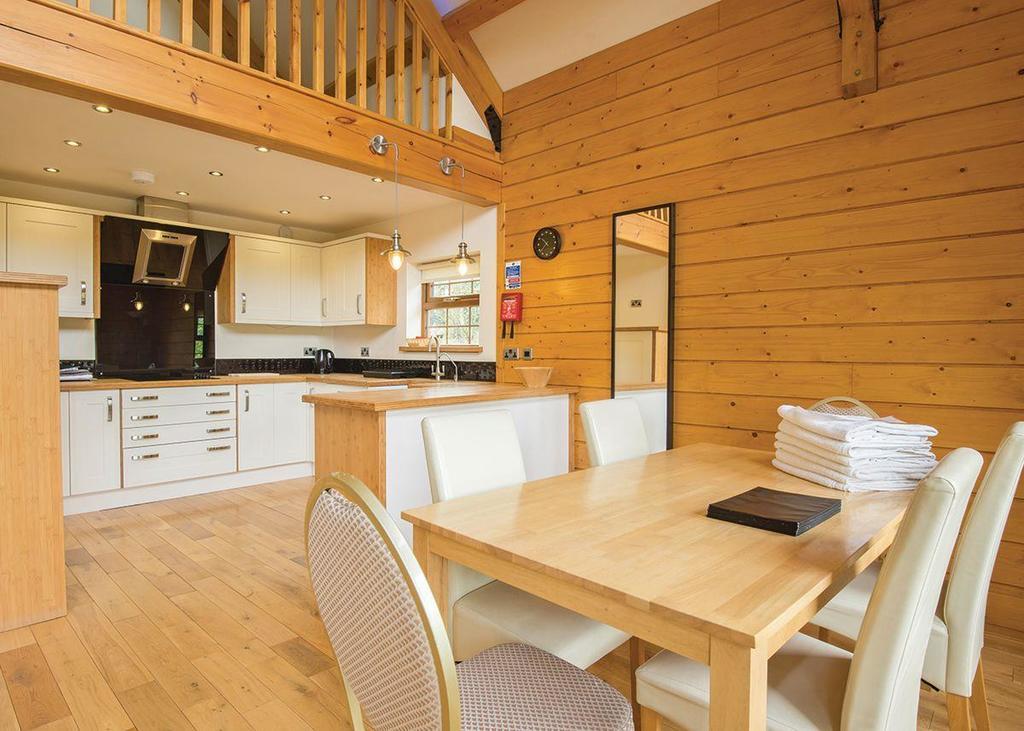 Redbrick Lodges Clipstone エクステリア 写真